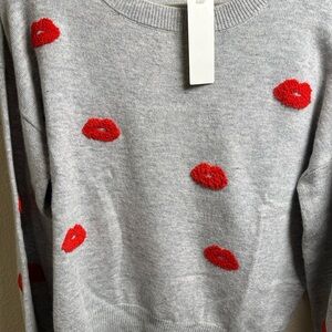 Chic Gray Sweater with Red Lips Pattern